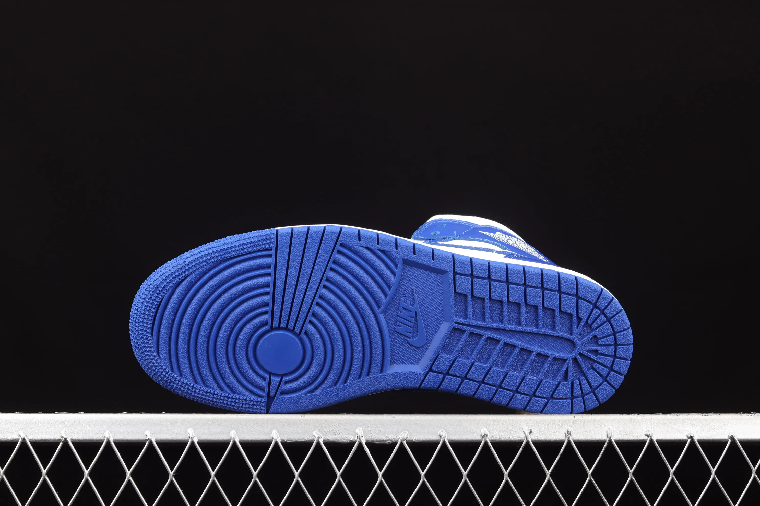 All categories Air Jordan Jordan series basketball shoes Air Jordan 1 Mid G version pure original Air Jordan 1 Mid AJ1 Joe 1 KFC blue China basketball shoes BQ6472-104